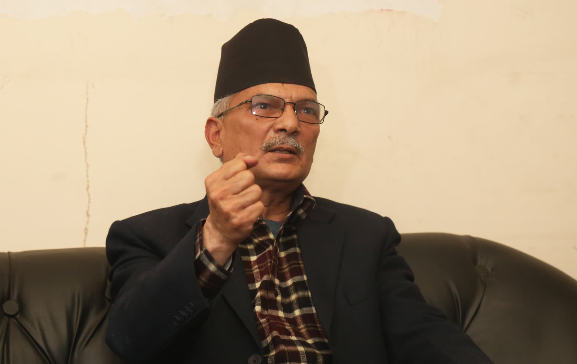 गोरखा-२ को चुनावी समीकरण फेरियो: बाबुराम भट्टराईले उम्मेदवारी फिर्ता लिए