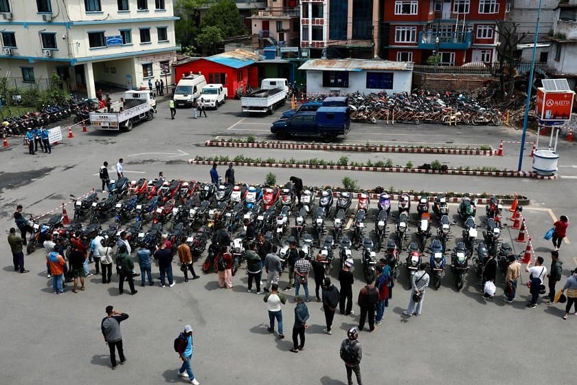 उपत्यकामा हराएका ६५ मोटरसाइकल फेला, ट्राफिकले धनीलाई बुझायो सवारी