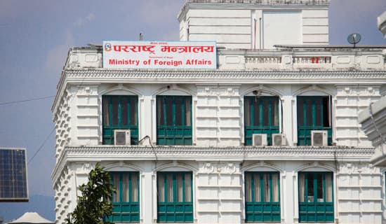 इरान-अमेरिका तनाव बढेपछि सरकारको चेतावनी: इरानमा रहेका नेपालीलाई तत्काल फर्किन आग्रह