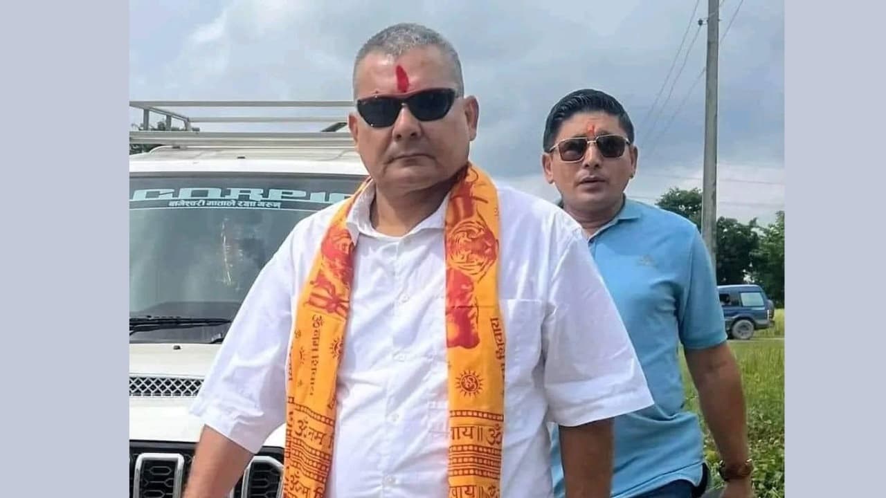 चितवनमा दुर्गा प्रसाईं समूह र प्रहरीबीच झडप, तीन जना नियन्त्रणमा