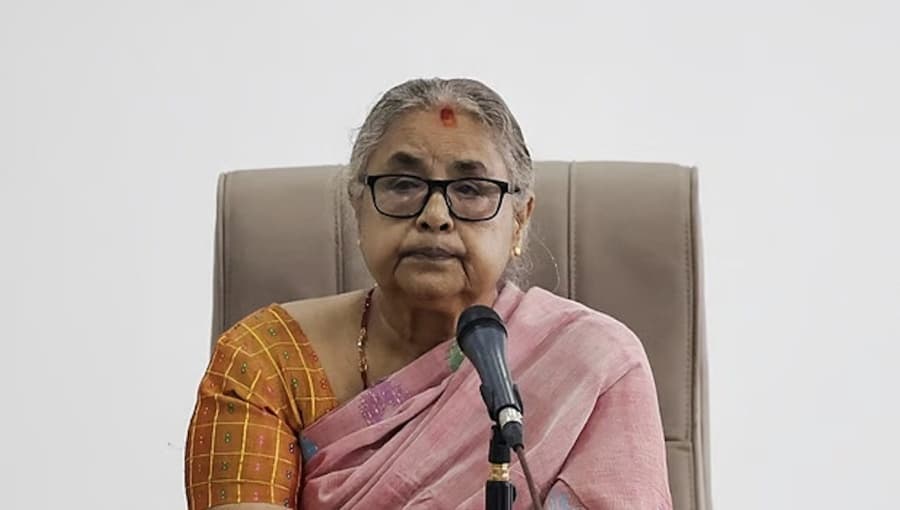 स्वास्थ्य बीमामा देखिएको संकटबारे प्रधानमन्त्री कार्कीले बोलाइन् उच्चस्तरीय बैठक