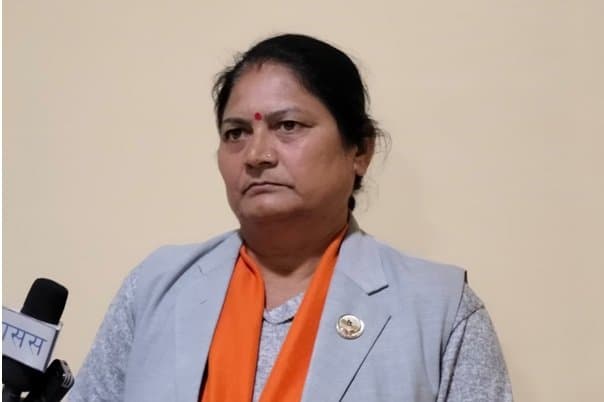 एमालेकी पूर्व सांसद सम्झना थपलिया रास्वपामा प्रवेश, सिराहामा राजनीतिक तरंग