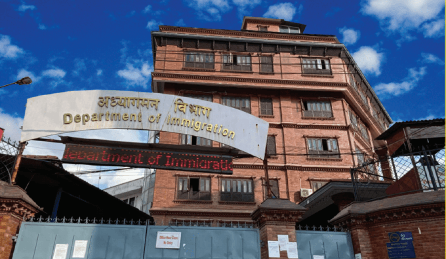 ठमेलबाट पक्राउ परेका २० विदेशी महिला डिपोर्ट: यौन धन्दामा संलग्न गिरोहको खुलासा